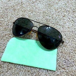 Men or Women’s Stylish Black Aviator Sunglasses 😎